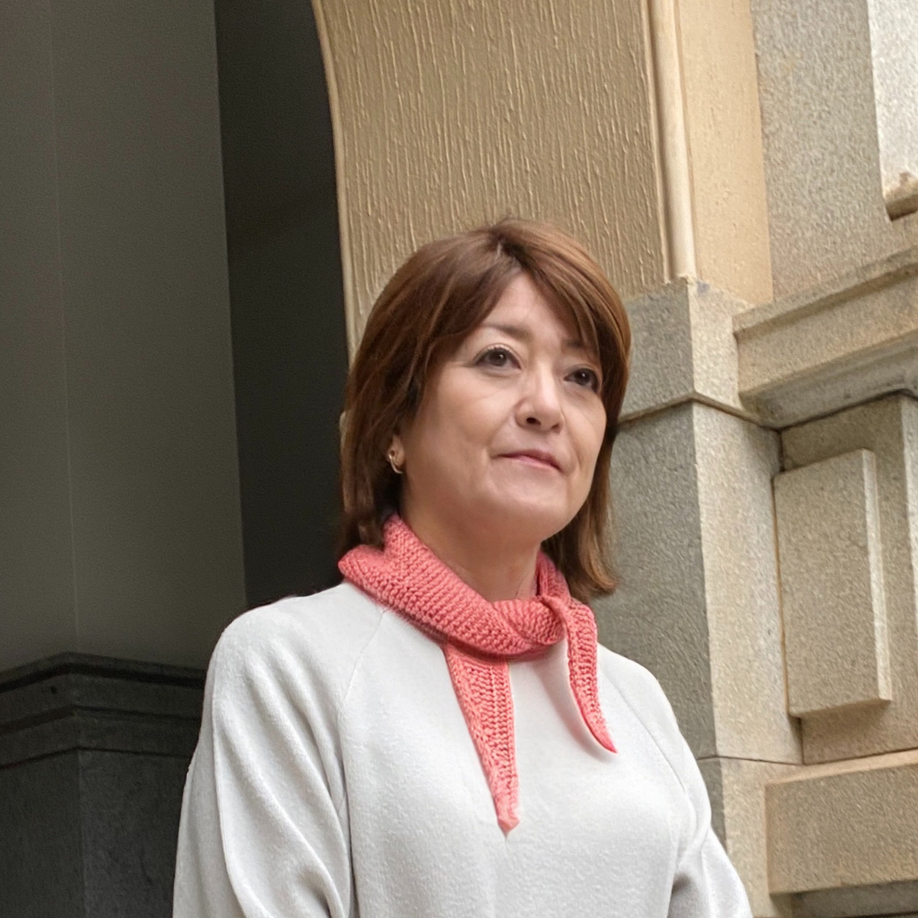 アルパカとは別の美しさ。春夏ソフィースカーフ解禁｜ローワン コットンカシミアで編む上質な一枚