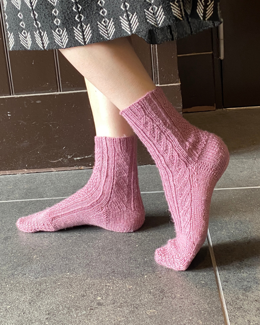 左右非対称の靴下編み図｜ドイツデザインの新発想ソックスパターン