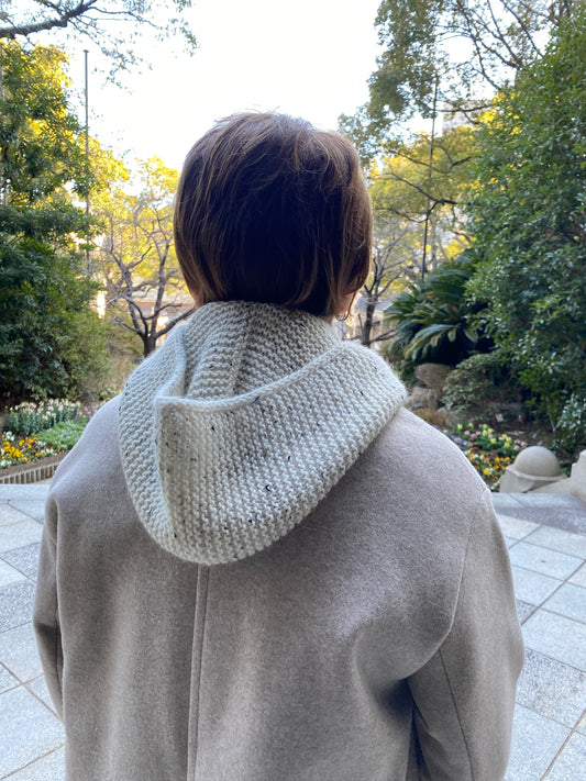 冬物を編み始めるなら今。人気のソフィーフードを今年こそ完成させるために