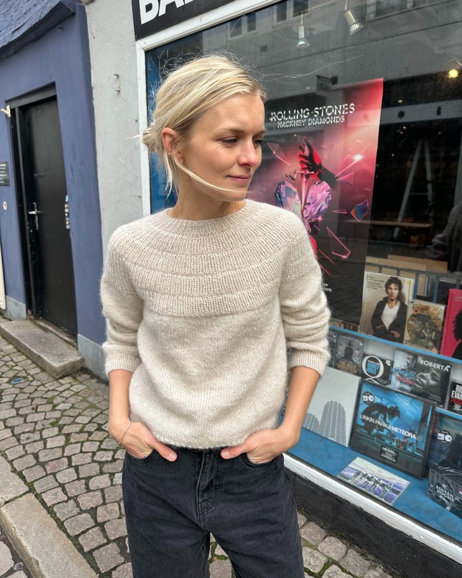 リブヨークが主役のトップダウン アンカーズ・セーター・マイサイズ