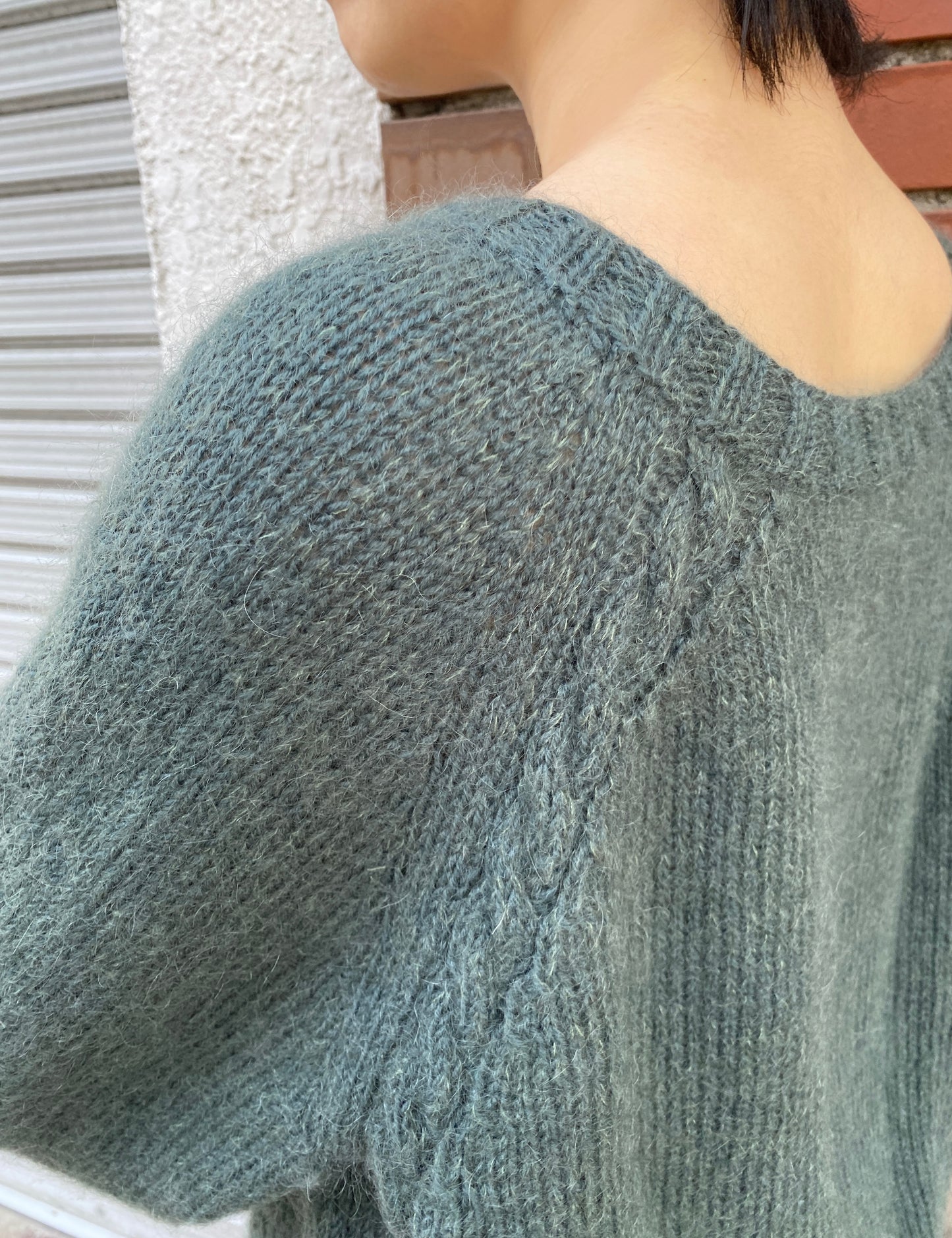 静かなラグランスリーブの《ピア》セーター キット（毛糸とダウンロードパターン付き）【即日発送】