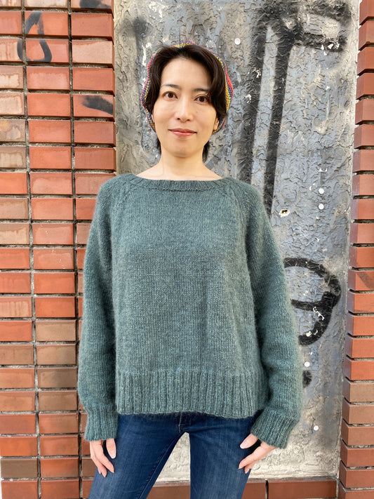 静かなラグランスリーブの《ピア》セーター キット（毛糸とダウンロードパターン付き）【即日発送】