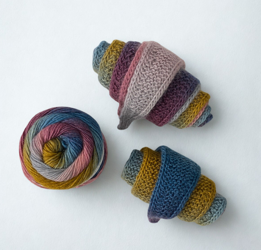 春向けのソフィー スカーフが編める シルク混 グラデーション糸