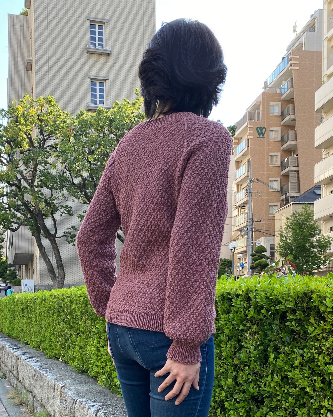 上質な編地を纏う ラグラン模様編みセーター キット（毛糸とダウンロードパターン付き）