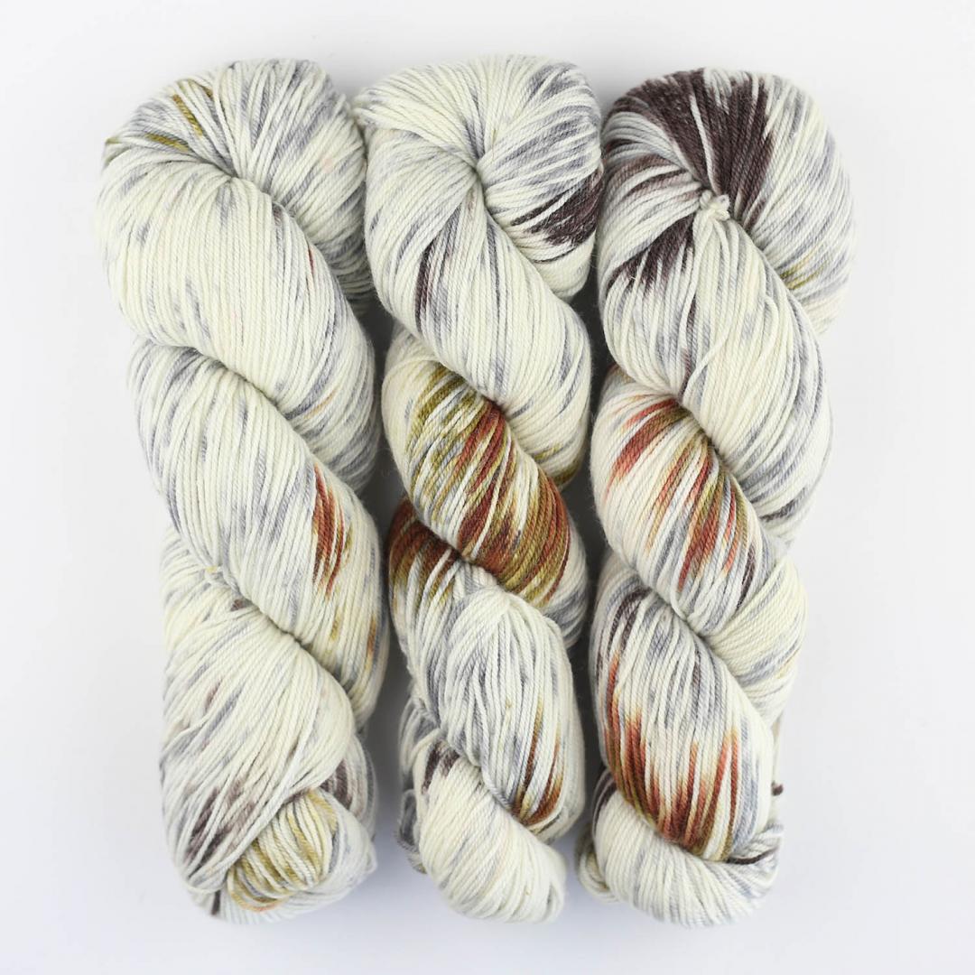 手染めの光がゆらめく南アフリカの糸｜プロパーソック グラディエント 手染め｜Cowgirl Blues：カウガール ブルース