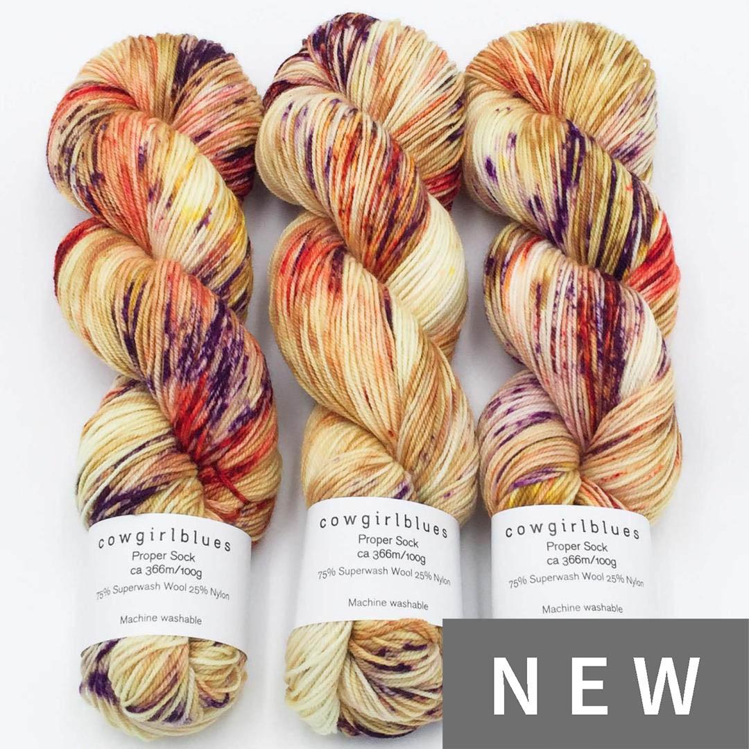 手染めの光がゆらめく南アフリカの糸｜プロパーソック グラディエント 手染め｜Cowgirl Blues：カウガール ブルース