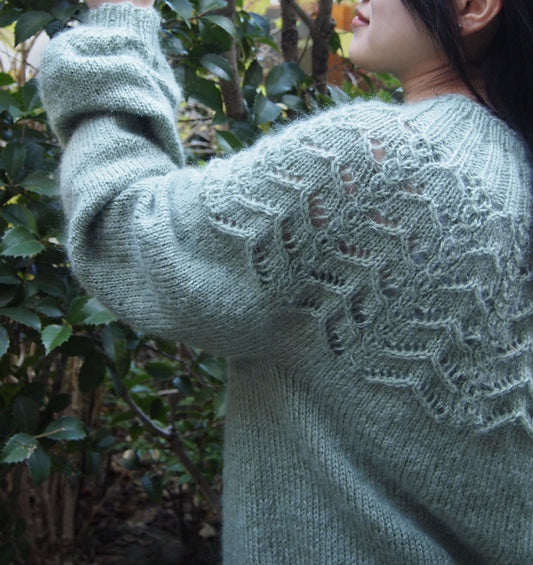 レースヨークが美しく映える ヴィヴィル セーター キット（毛糸とダウンロードパターン付き）【即日発送】