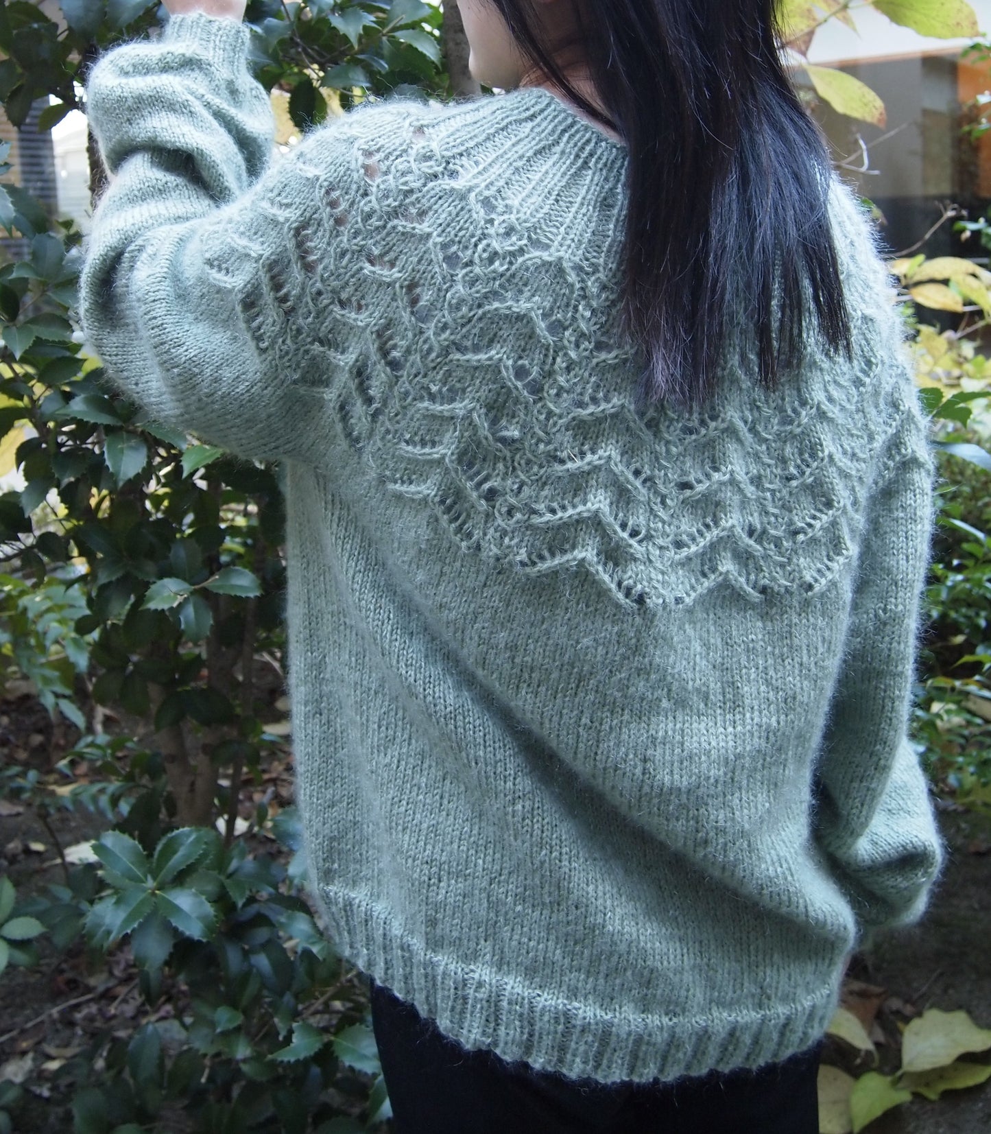 レースヨークが美しく映える ヴィヴィル セーター キット（毛糸とダウンロードパターン付き）【即日発送】