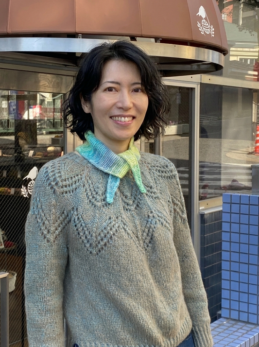 首元に春の彩りを｜ソフィースカーフ【段染め】毛糸 & 文章パターン付きキット｜PetiteKnit：プチニット