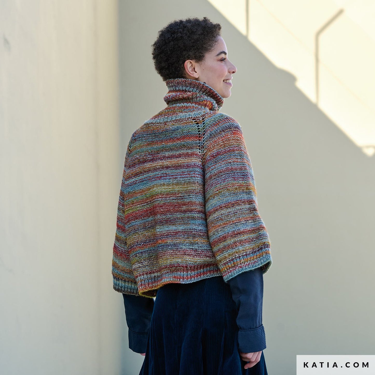 トップダウンのハイネックプルオーバー キット（毛糸とダウンロードパターン付き）Katia カティア 【即日発送】