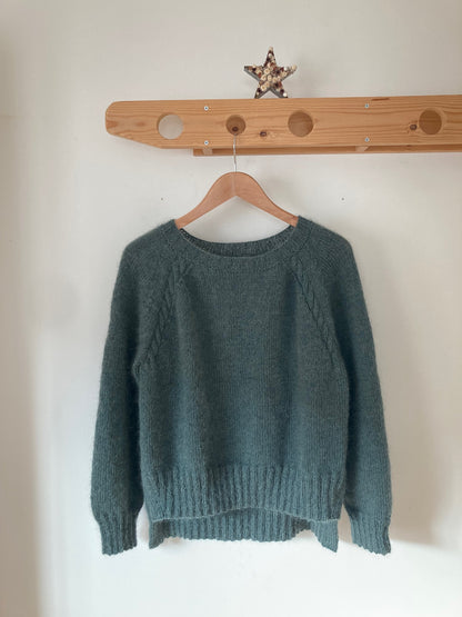 静かなラグランスリーブの《ピア》セーター キット（毛糸とダウンロードパターン付き）【即日発送】