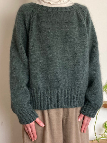 静かなラグランスリーブの《ピア》セーター キット（毛糸とダウンロードパターン付き）【即日発送】