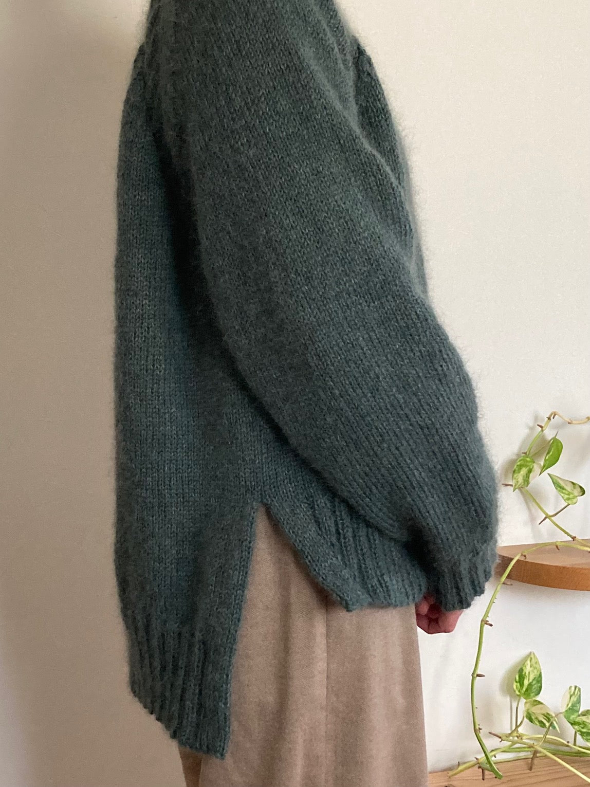 静かなラグランスリーブの《ピア》セーター キット（毛糸とダウンロードパターン付き）【即日発送】